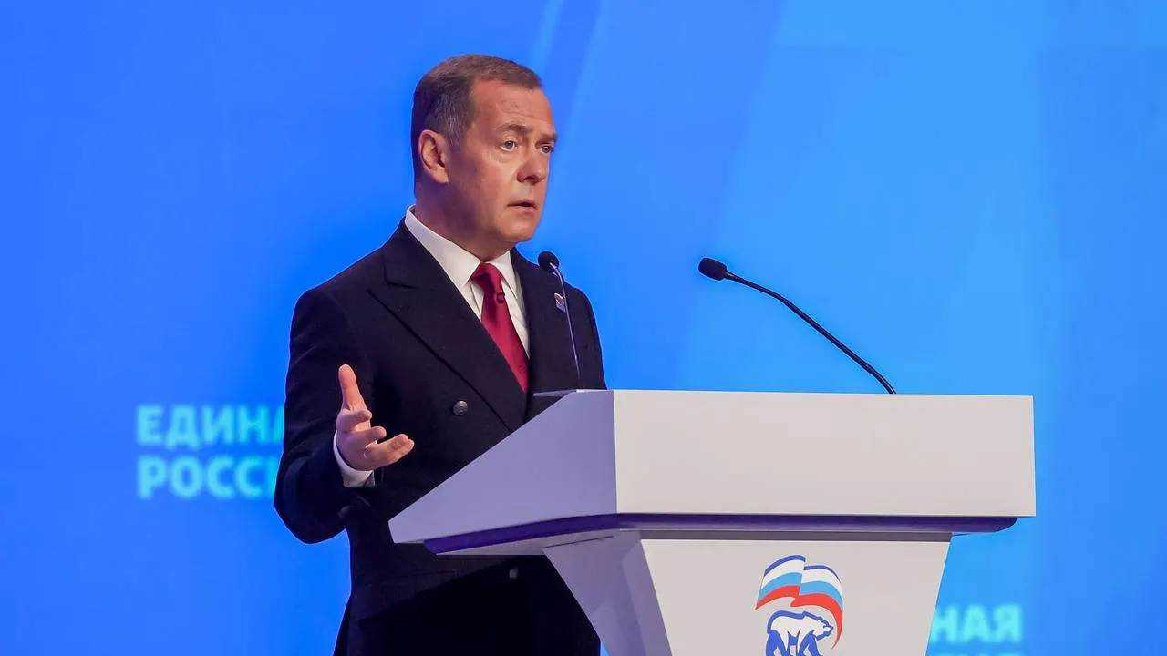 На совещании с регионами Медведев оценил доверие к «Единой России»