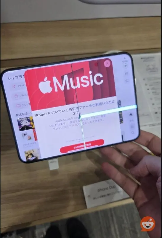 «Не выходя из магазина»: экран iPhone Duo трескается у первых покупателей