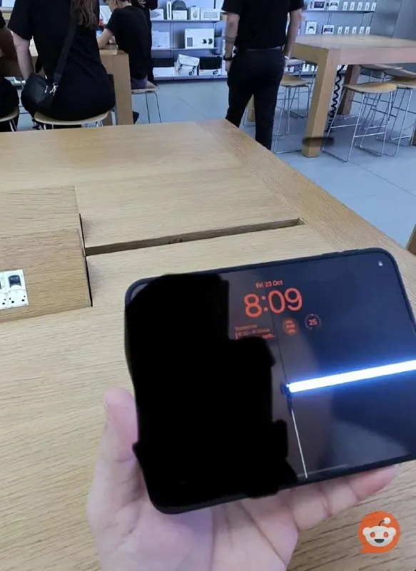«Не выходя из магазина»: экран iPhone Duo трескается у первых покупателей